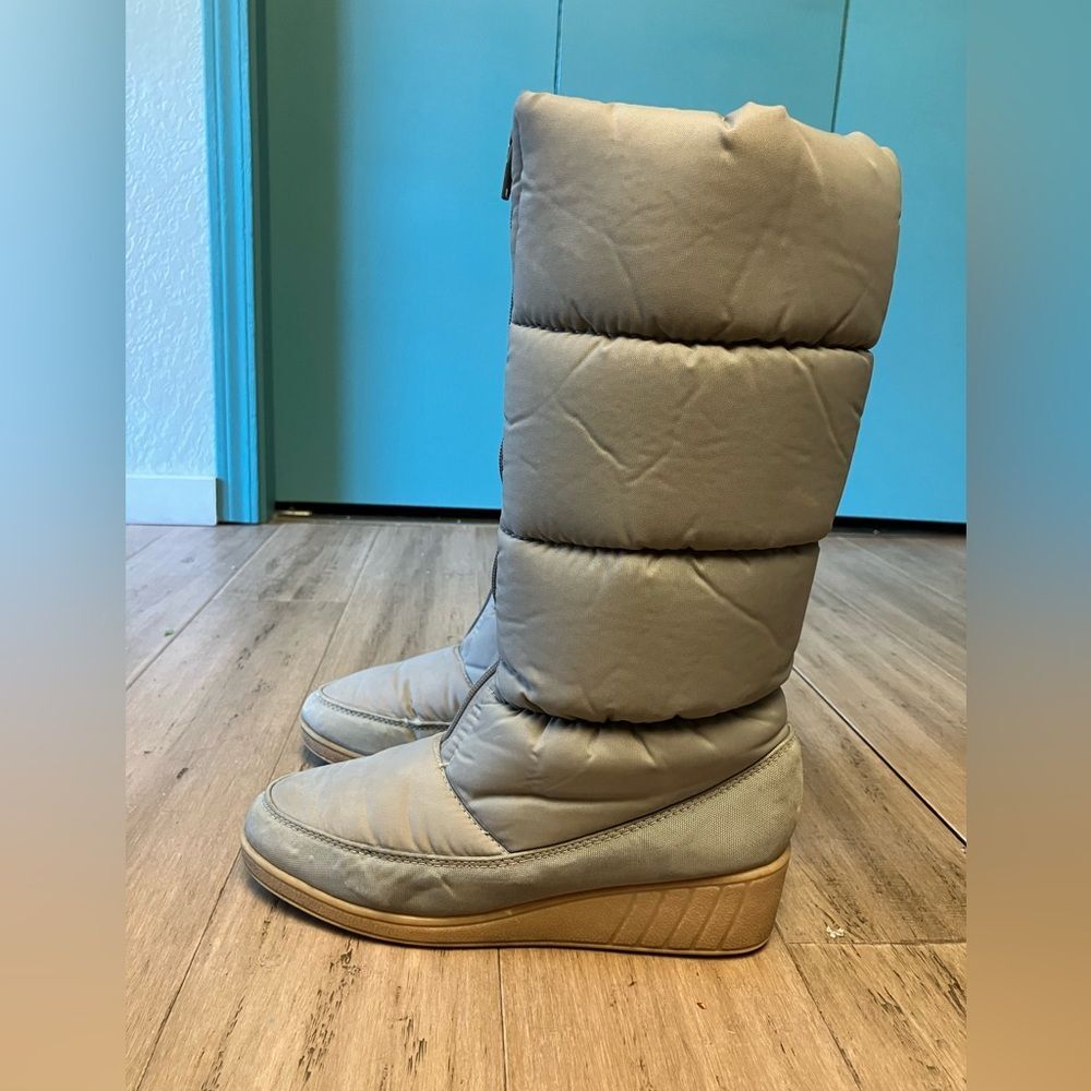 Kinney puffer gray softly lined front zip knee high wedge heel winter boots 8